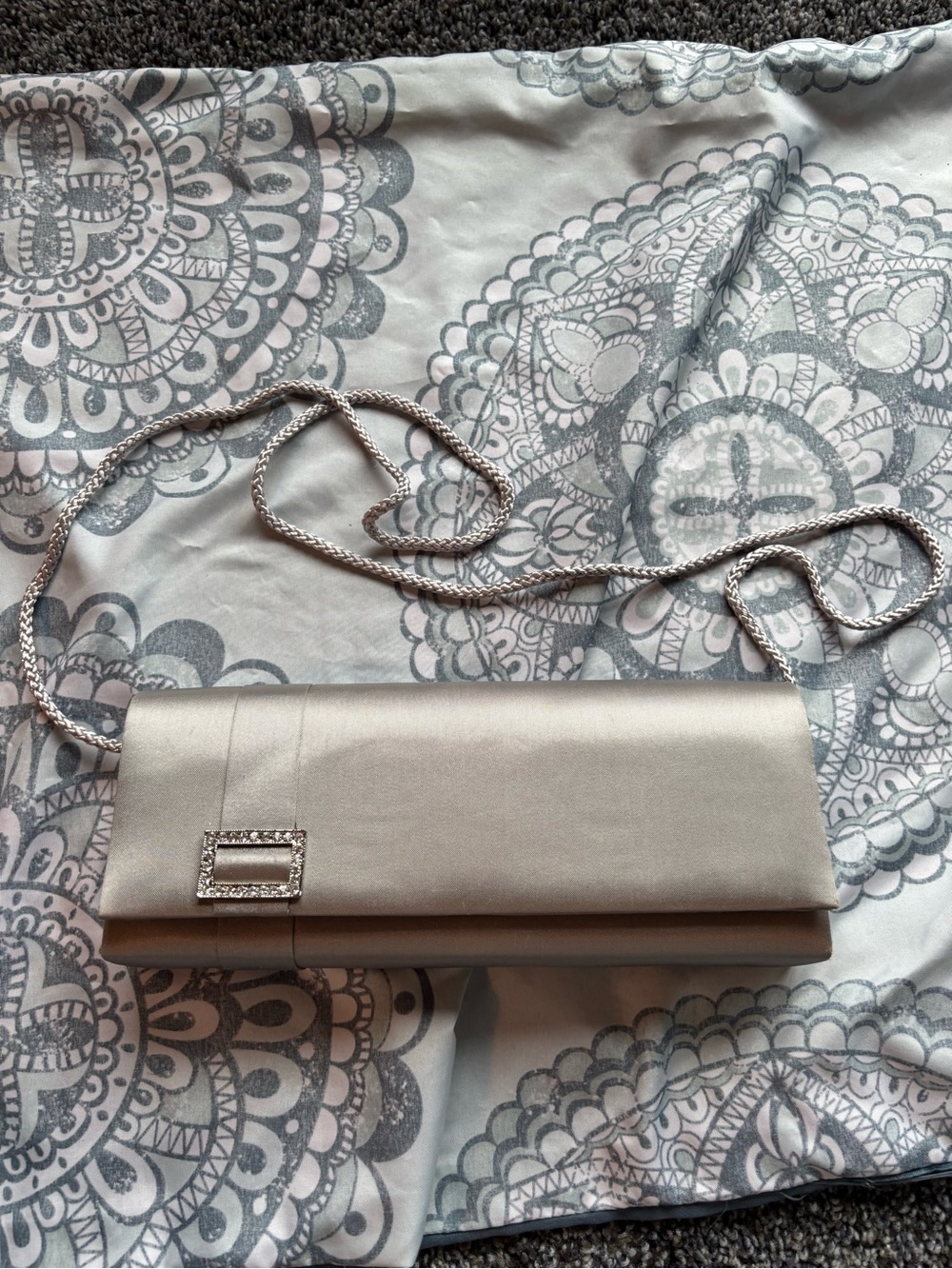 Elegant Silver Evening Clutch with Chain Strap